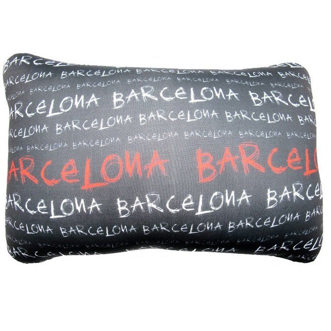 COJIN LETRAS BARCELONA 30X20X13CM ROJO O NEGRO