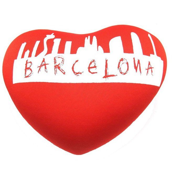 COJIN CORAZON SKYLINE BCN 20X16X7CM ROJO O NEGRO